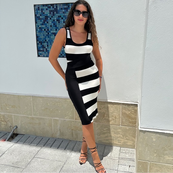 Sexy Black & White Bold Striped Bodycon Dress 🔥 - Picture 2 of 6